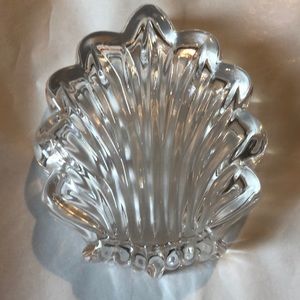 Glass shell dish with lid